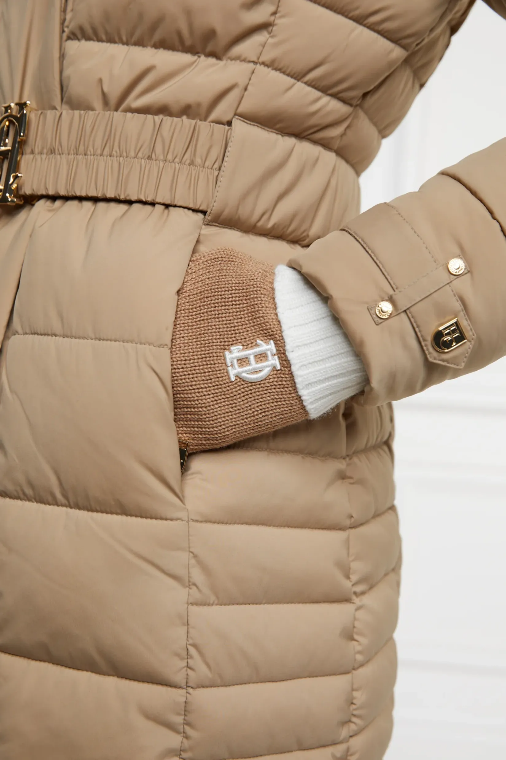 Holland Cooper Gifts For Her|The Perfect Gesture-Chelsea Logo Knitted Gloves Camel Cream