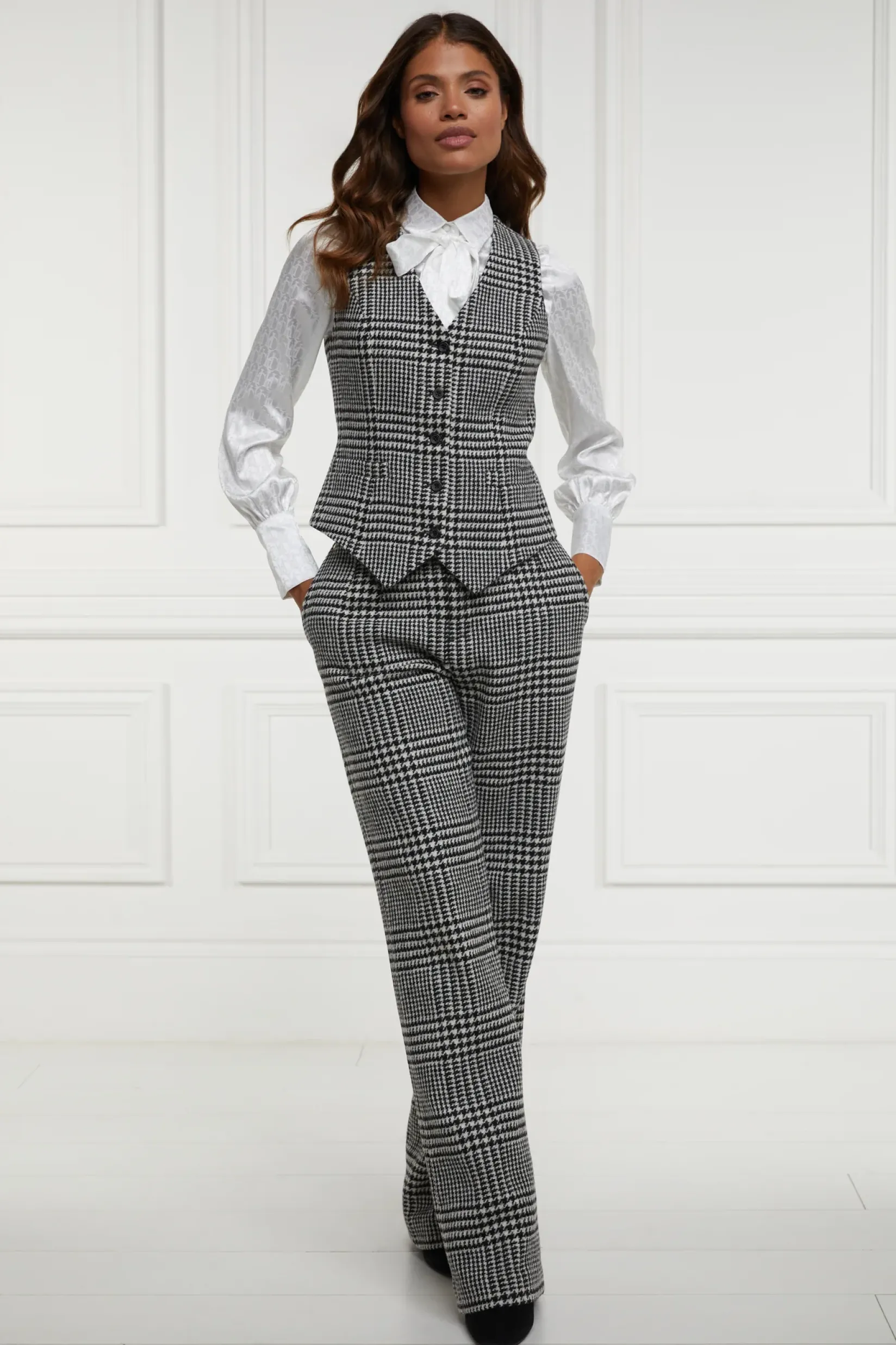 Holland Cooper Trousers|In Stock Tailoring-High Waisted Straight Trouser Large Scale Prince of Wales Mono